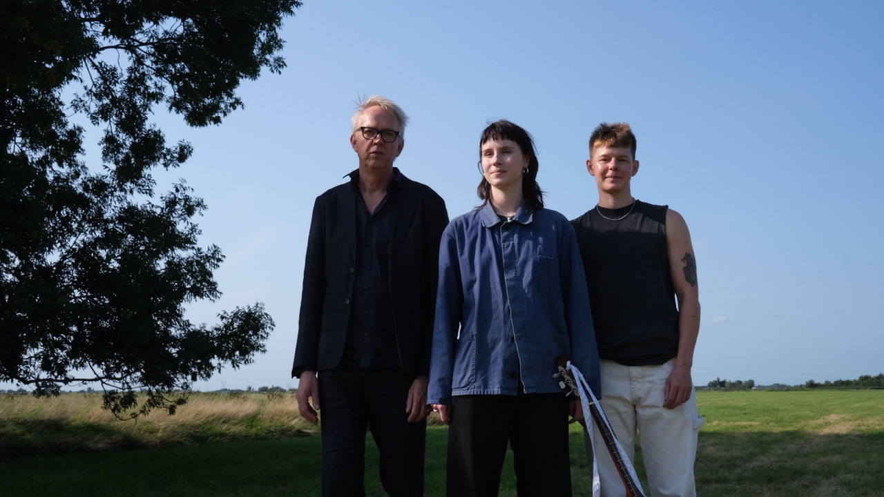 Sunflower Singersongwriter Trio