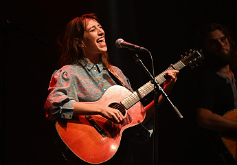 Joni Mitchell Tribute met Indra en Menno Indra Salima. Foto Anneke Beumer