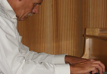 Een leven tussen de piano's en vleugels. Jack van Dodewaard